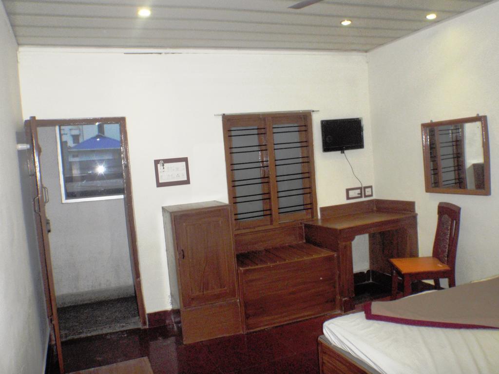 Tusker Towers Lodge *