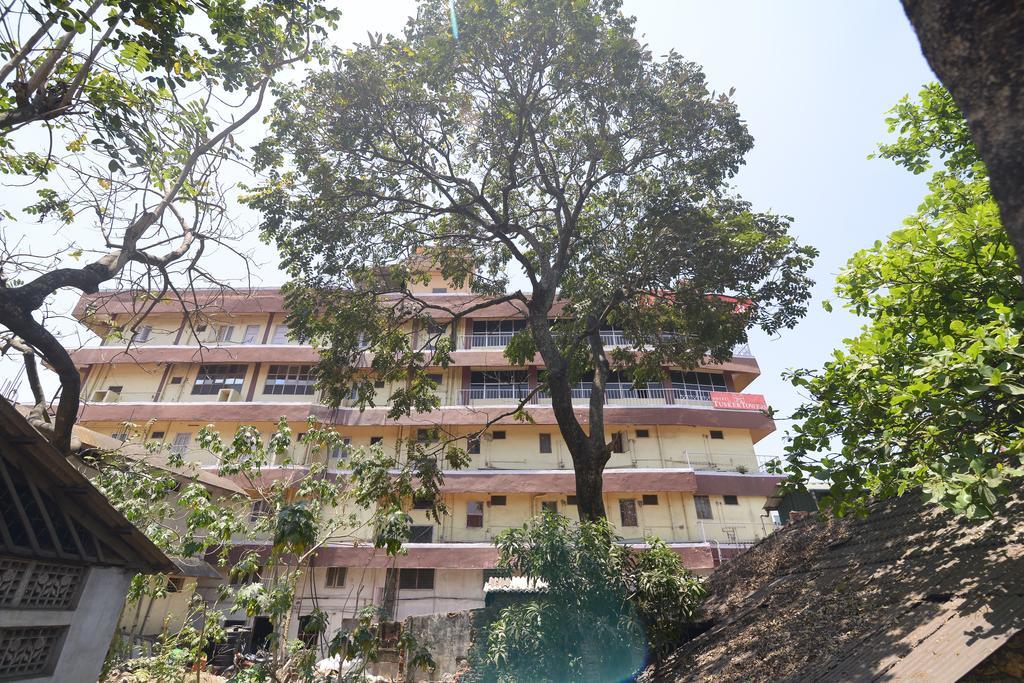 Tusker Towers Lodge Thekkady