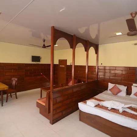 Tusker Towers Villa Thekkady Exterior photo