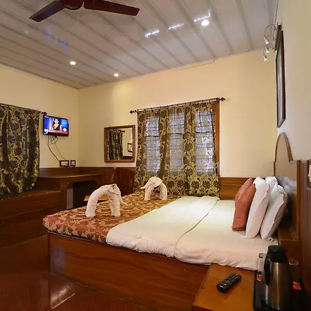 Tusker Towers Villa Thekkady Exterior photo